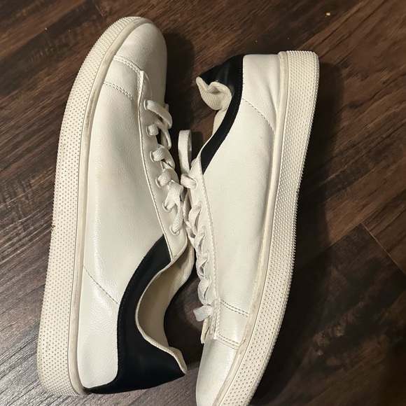 JUST FAB CARMIN MINIMAL SNEAKER - Picture 2 of 3